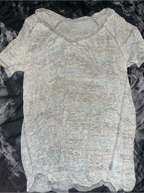 American Eagle Outfitters Heathered Light Gray V-Neck Short Sleeve Tee size smal